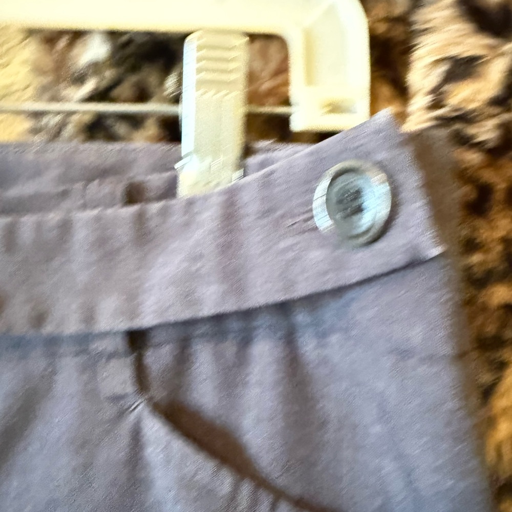BASICALLY BRAND NEW BCBG LOW RISE GRAY CROPPED WORK SLACKS W/ POCKETS! SIZE 0 - Picture 3 of 7